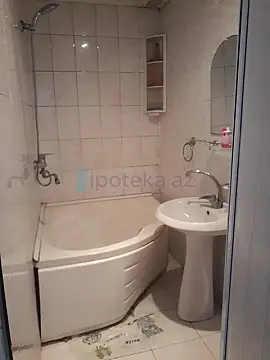 Satılır 2 otaqlı köhnə tikili 80 m²