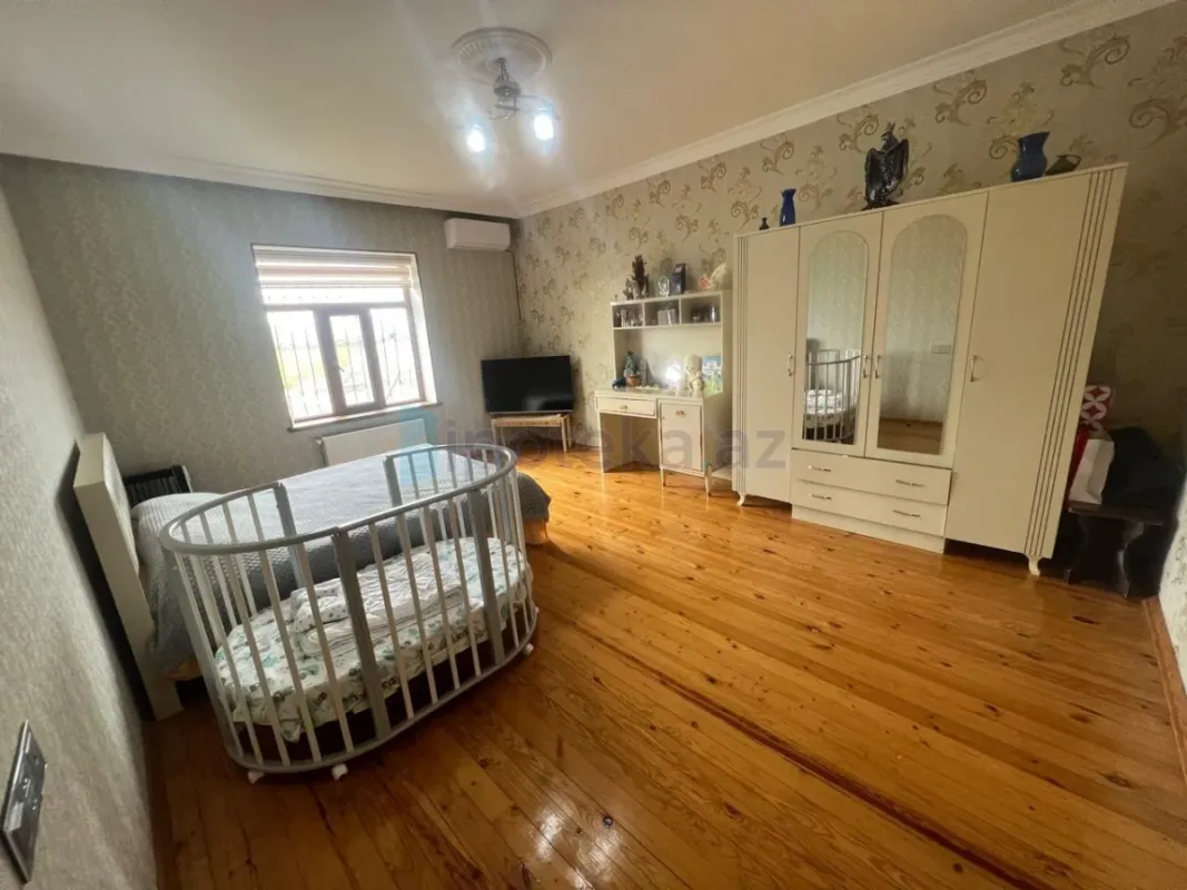 Satılır 6 otaqlı həyət evi 250 m²