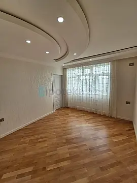 Satılır 3 otaqlı köhnə tikili 100 m²