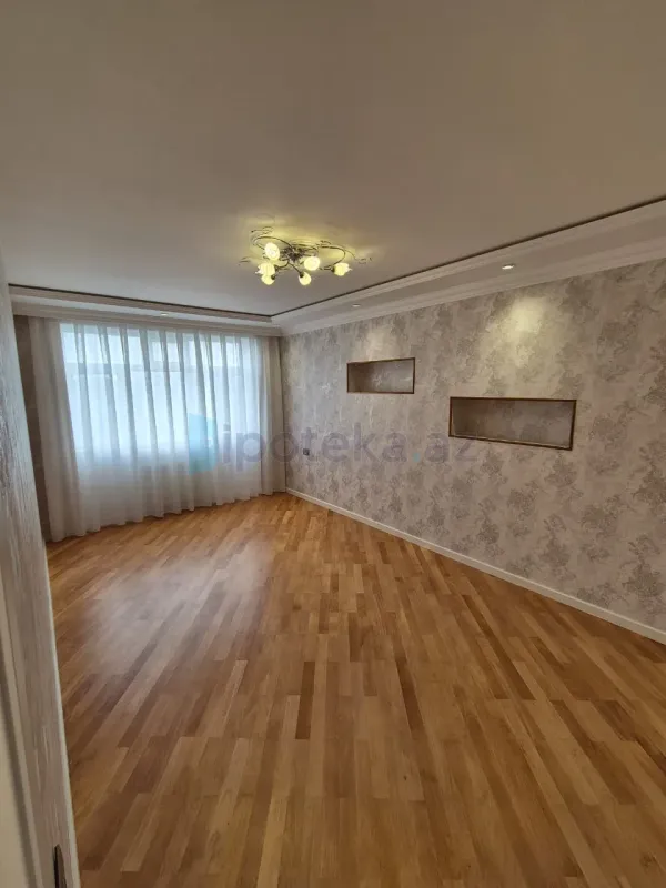 Satılır 3 otaqlı köhnə tikili 100 m²