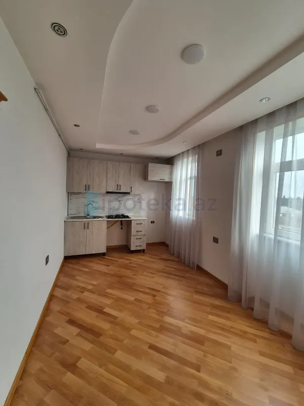 Satılır 3 otaqlı köhnə tikili 100 m²