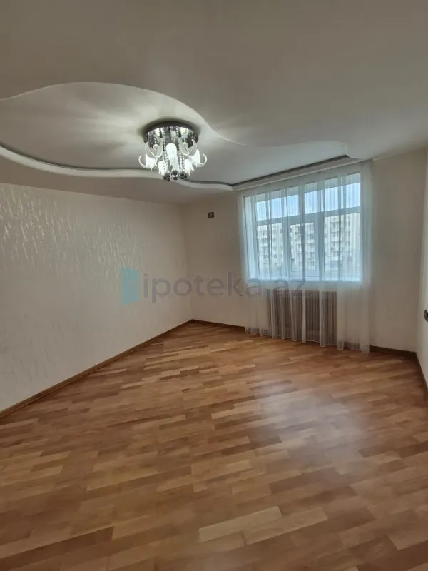 Satılır 3 otaqlı köhnə tikili 100 m²