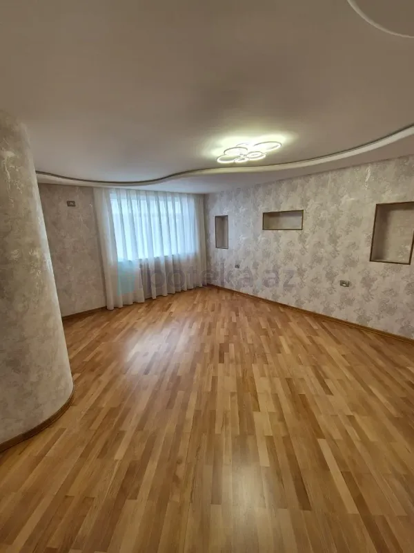 Satılır 3 otaqlı köhnə tikili 100 m²