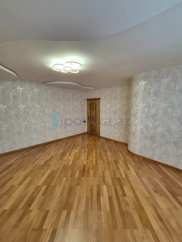 Satılır 3 otaqlı köhnə tikili 100 m²