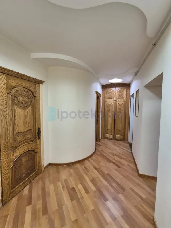 Satılır 3 otaqlı köhnə tikili 100 m²
