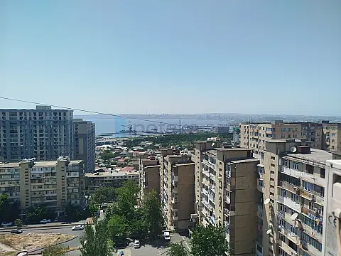 Satılır 4 otaqlı köhnə tikili 120 m²