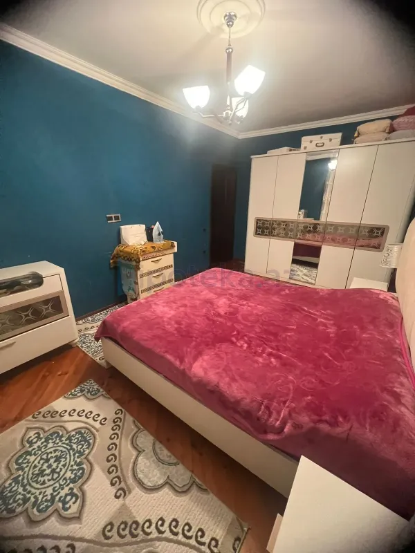 Satılır 4 otaqlı köhnə tikili 120 m²