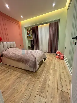 Satılır 5 otaqlı köhnə tikili 130 m²