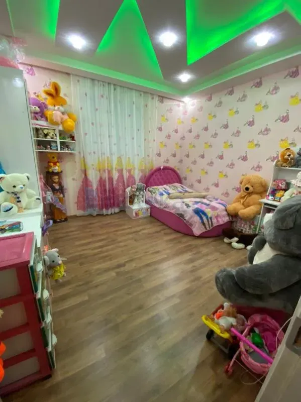 Satılır 8 otaqlı həyət evi 850 m²