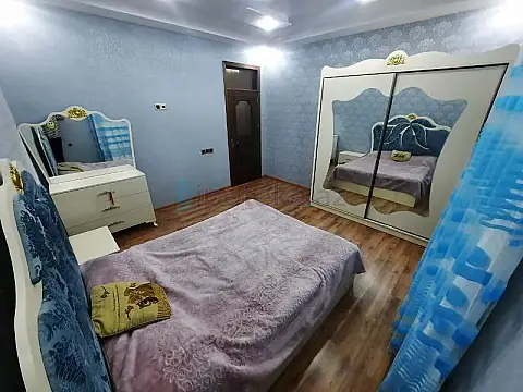 Satılır 8 otaqlı həyət evi 850 m²