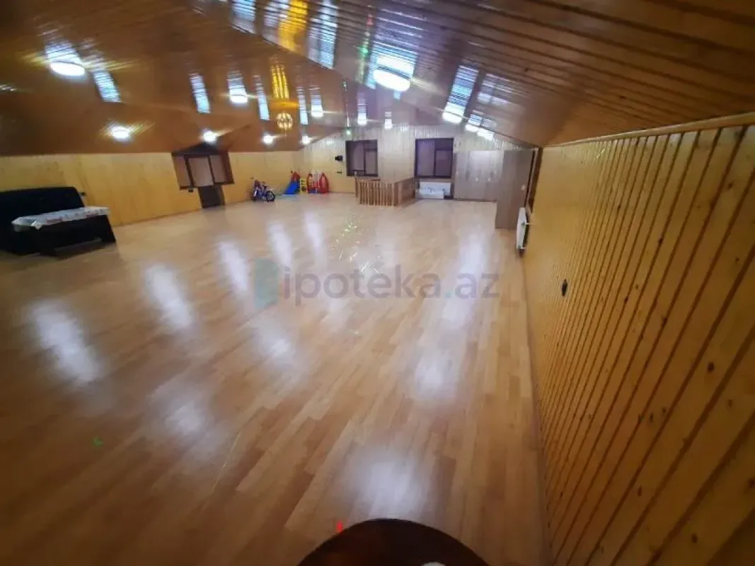 Satılır 8 otaqlı həyət evi 850 m²