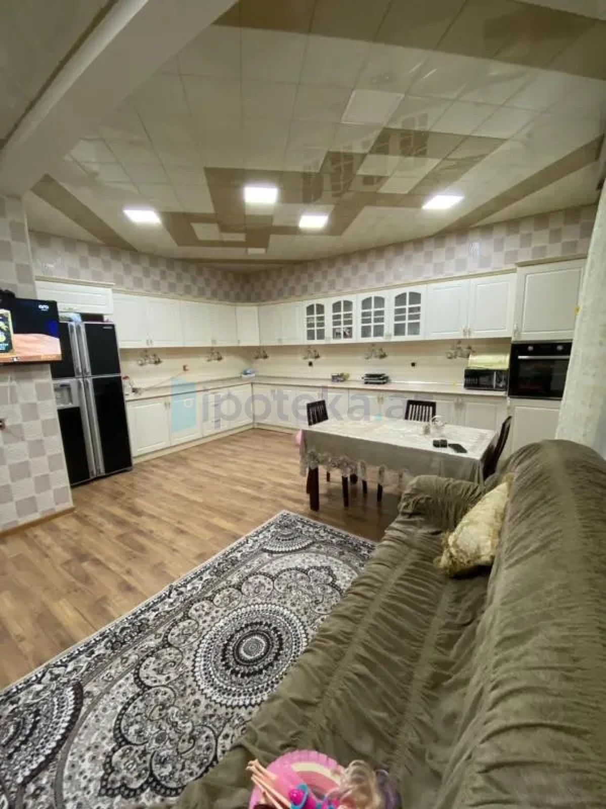 Satılır 8 otaqlı həyət evi 850 m²