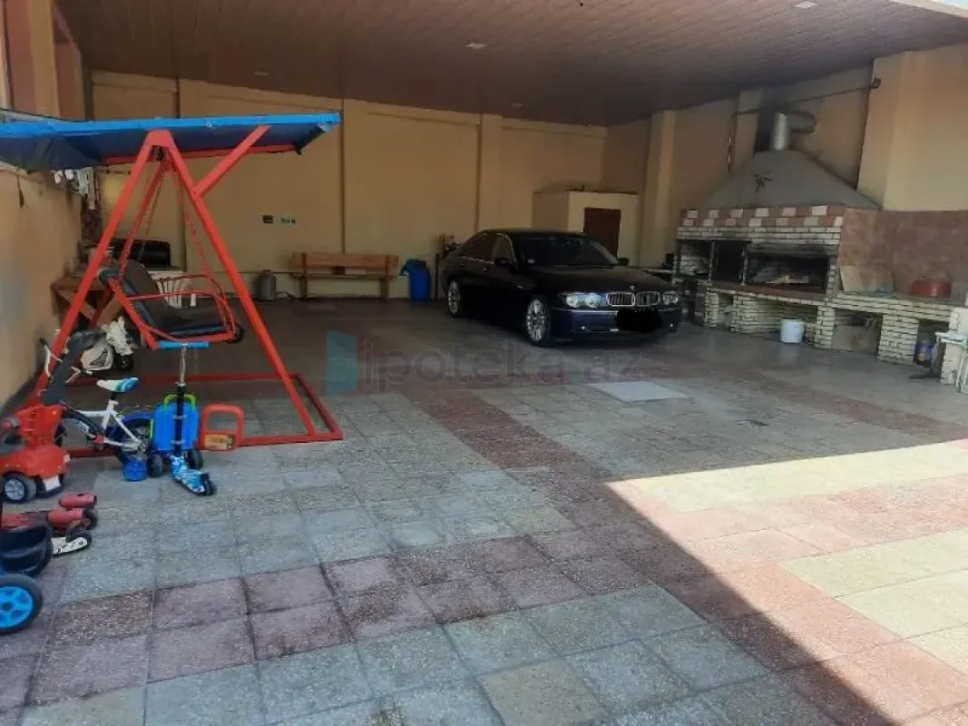 Satılır 8 otaqlı həyət evi 850 m²