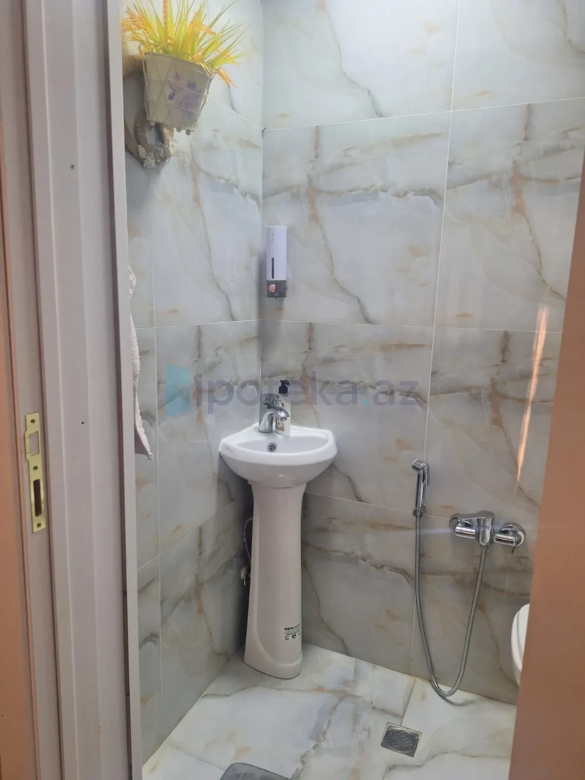 Satılır 3 otaqlı köhnə tikili 120 m²