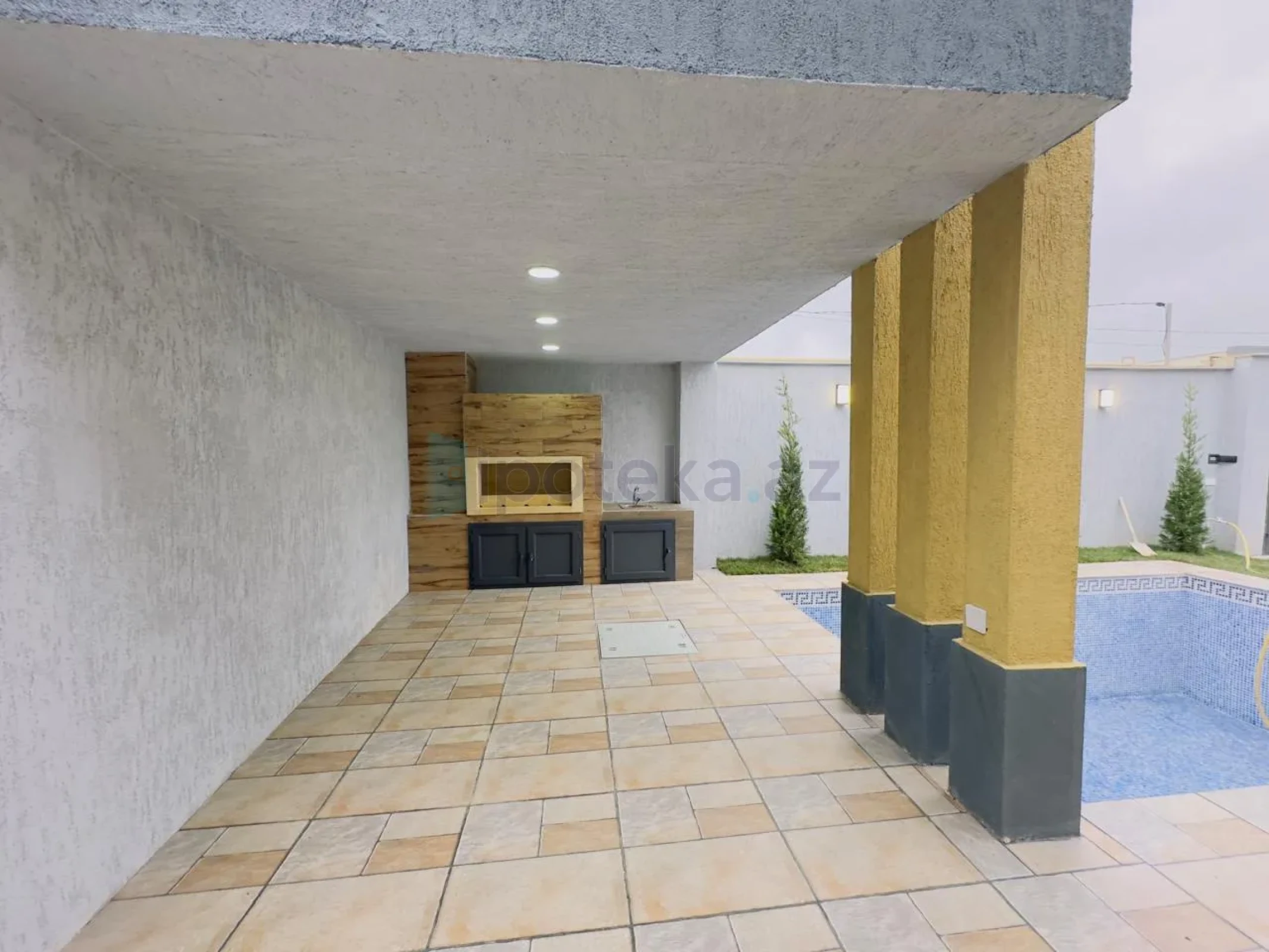 Satılır 3 otaqlı mənzil 142 m²