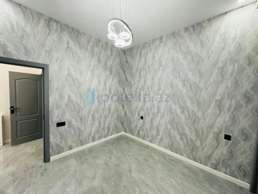 Satılır 4 otaqlı mənzil 130 m²