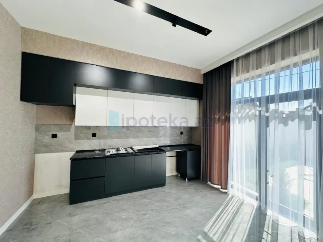 Satılır 4 otaqlı mənzil 130 m²