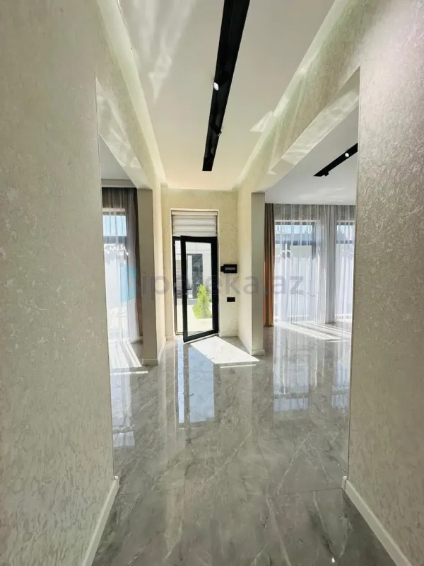 Satılır 4 otaqlı mənzil 130 m²