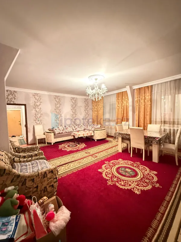 Satılır 4 otaqlı köhnə tikili 120 m²