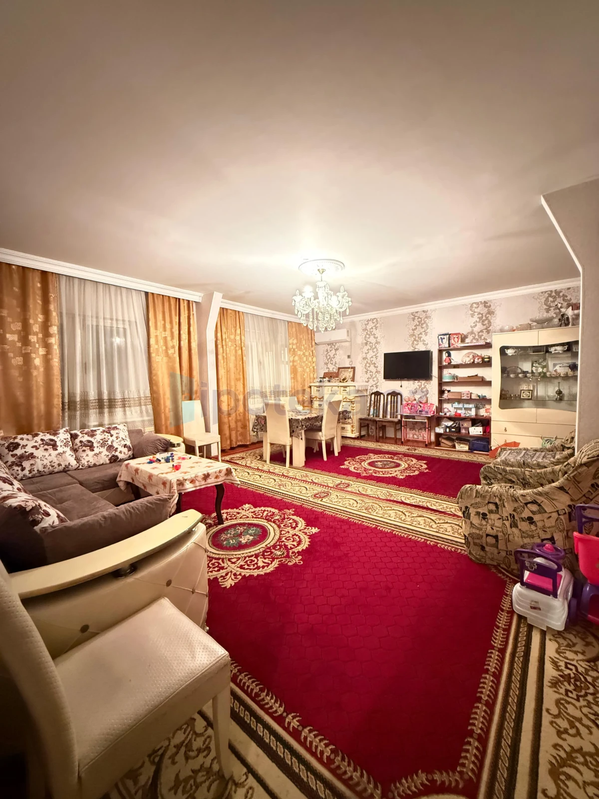 Satılır 4 otaqlı köhnə tikili 120 m²