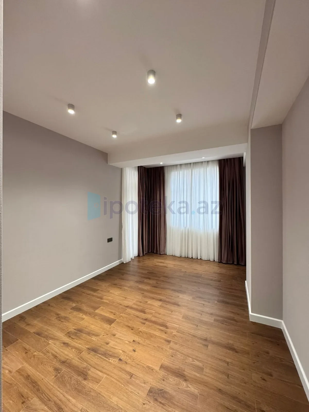 Satılır 4 otaqlı yeni tikili 175 m²