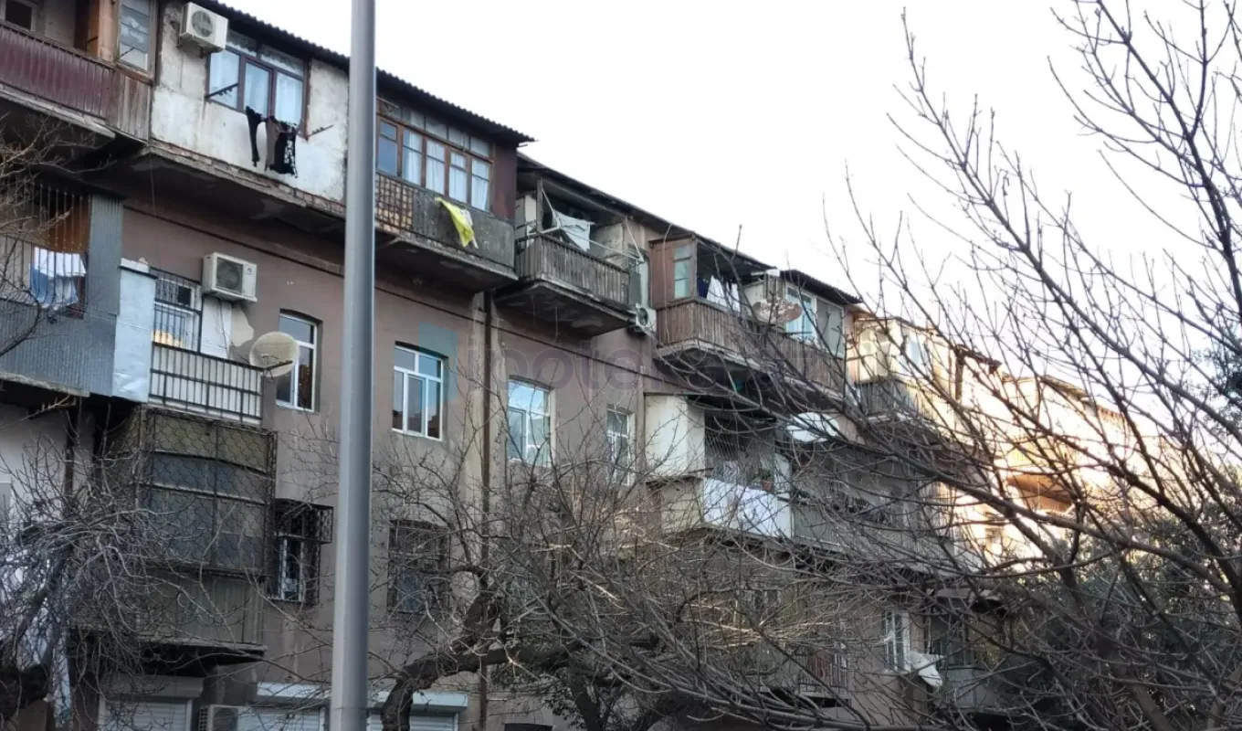Satılır 1 otaqlı köhnə tikili 35 m²
