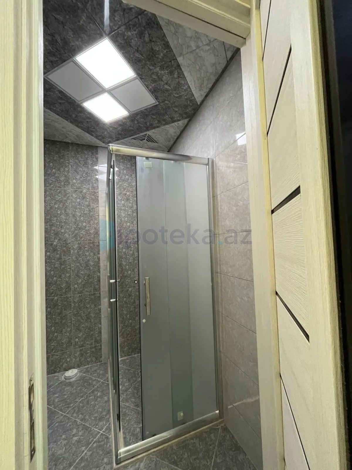 Satılır 3 otaqlı yeni tikili 90 m²