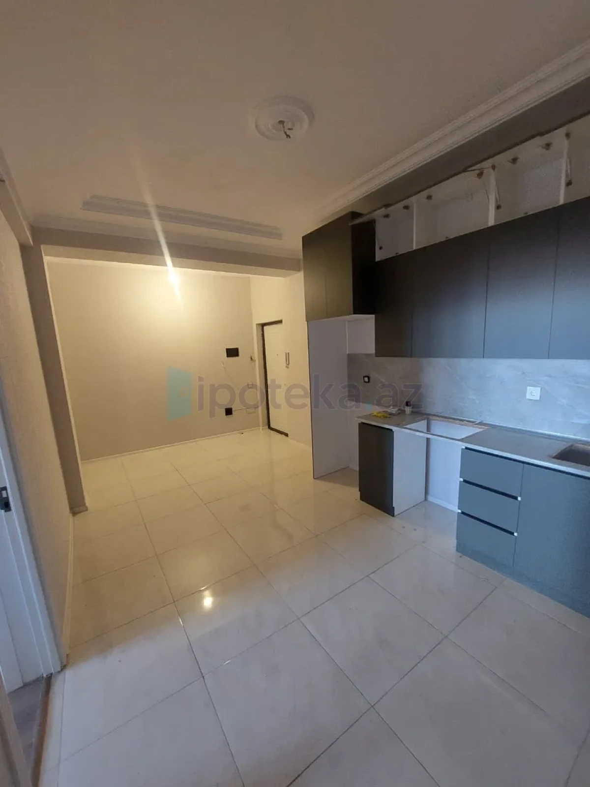 Satılır 2 otaqlı yeni tikili 77 m²