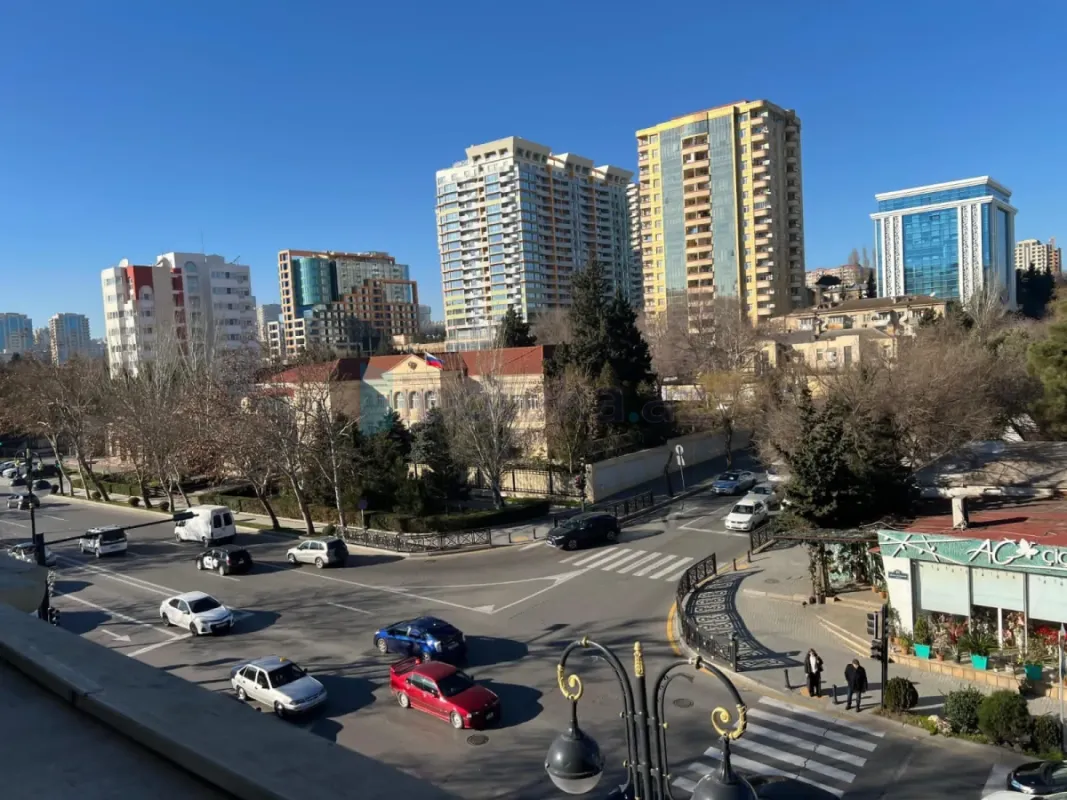 Satılır 3 otaqlı köhnə tikili 93 m²