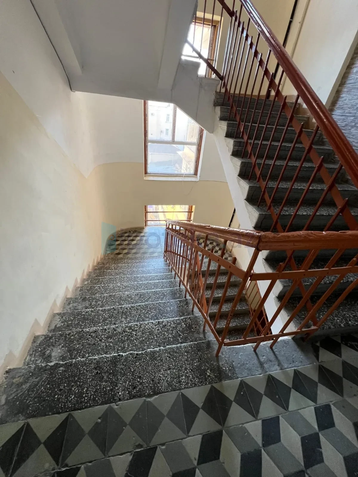 Satılır 3 otaqlı köhnə tikili 93 m²