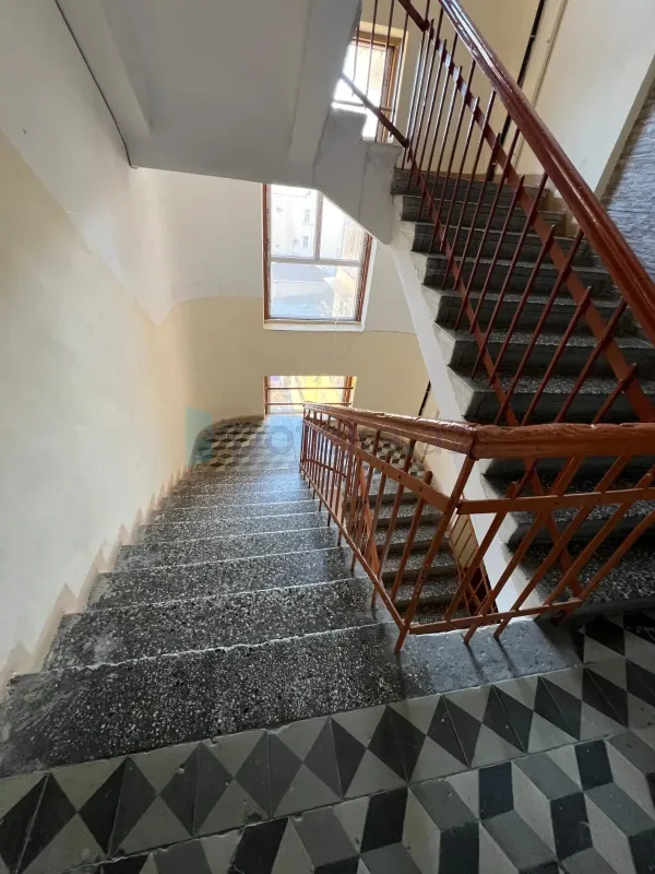Satılır 3 otaqlı köhnə tikili 93 m²