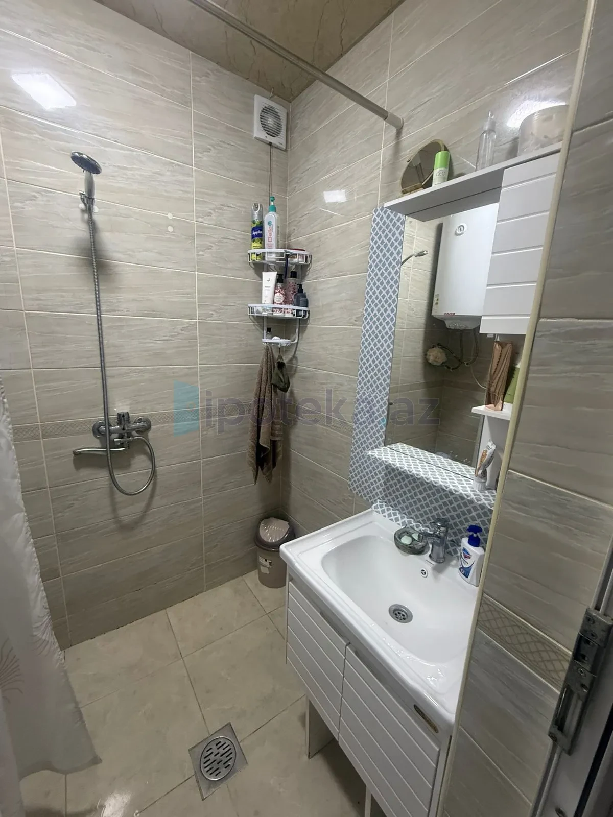 Satılır 2 otaqlı köhnə tikili 60 m²