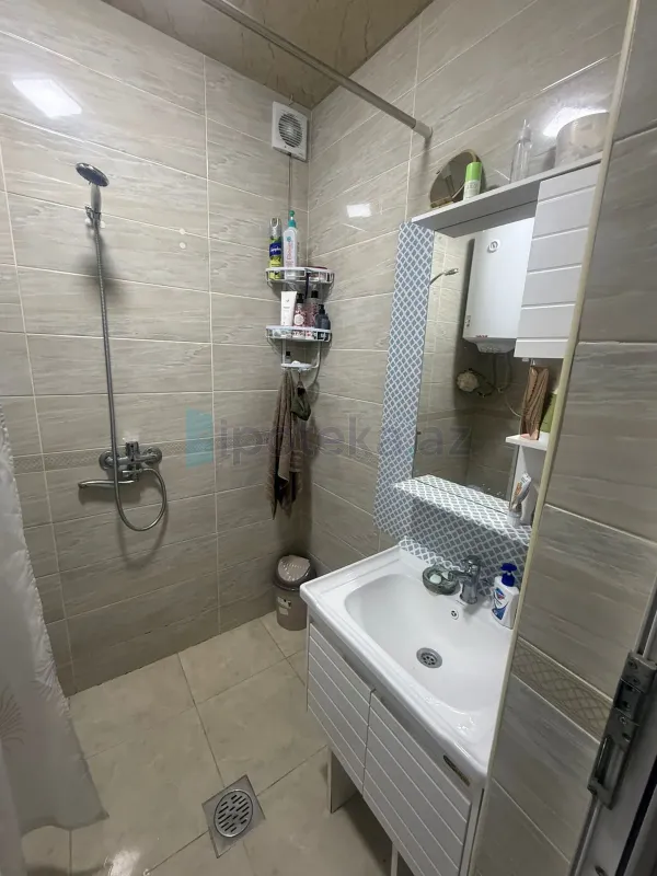 Satılır 2 otaqlı köhnə tikili 60 m²
