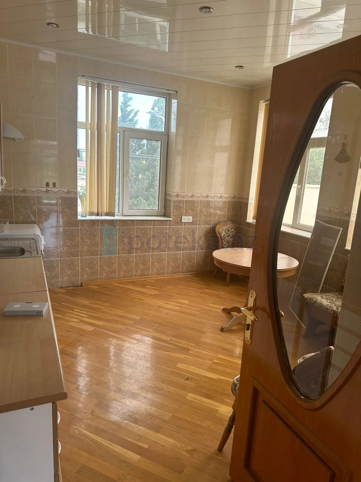 Satılır 6 otaqlı həyət evi 300 m²