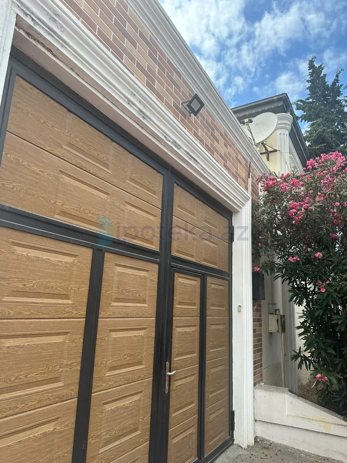 Satılır 6 otaqlı həyət evi 300 m²