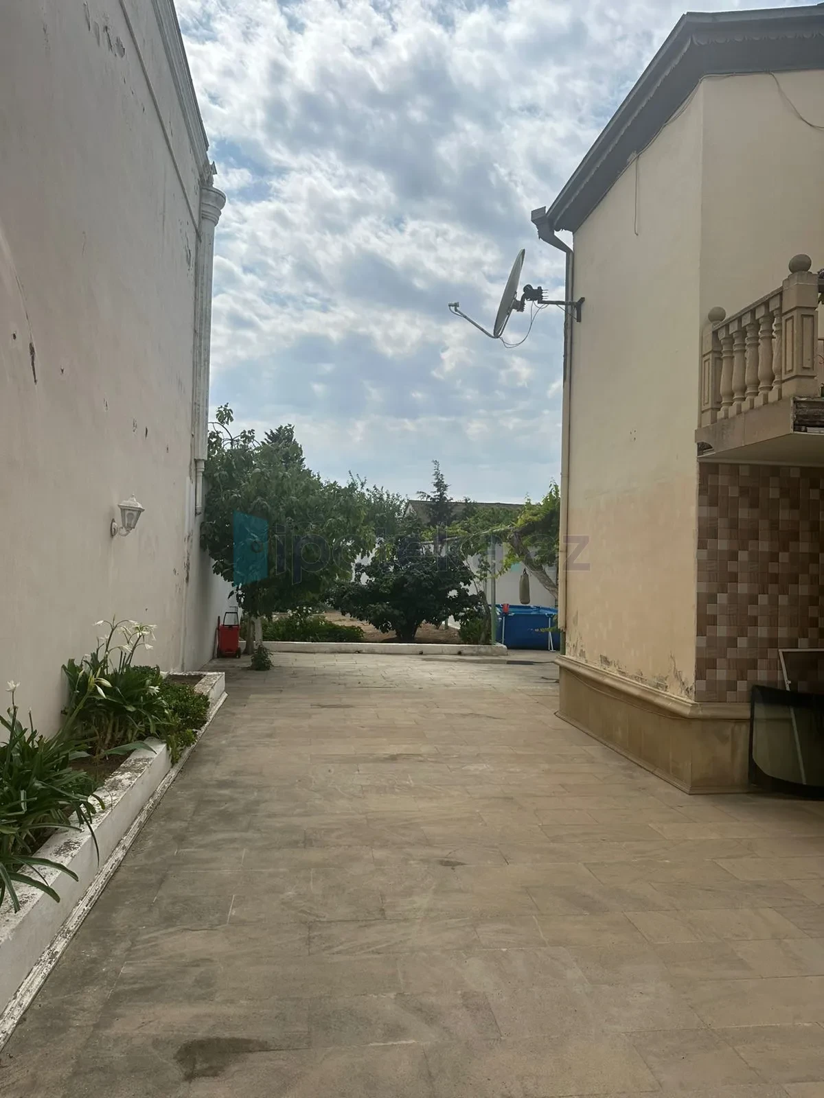 Satılır 6 otaqlı həyət evi 300 m²