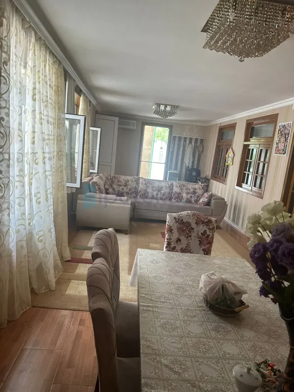 Satılır 6 otaqlı həyət evi 300 m²