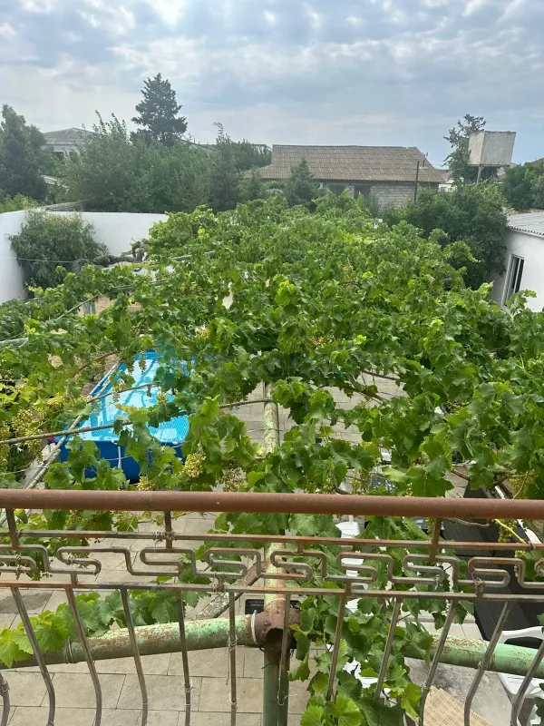 Satılır 6 otaqlı həyət evi 300 m²