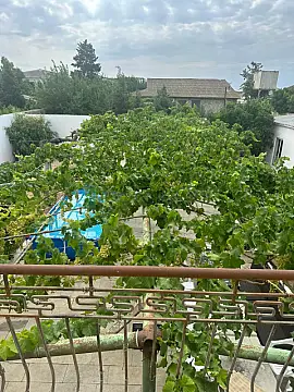 Satılır 6 otaqlı həyət evi 300 m²