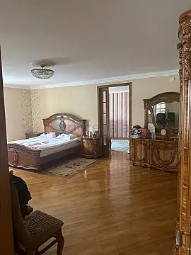 Satılır 6 otaqlı həyət evi 300 m²