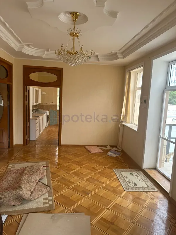 Satılır 6 otaqlı həyət evi 300 m²