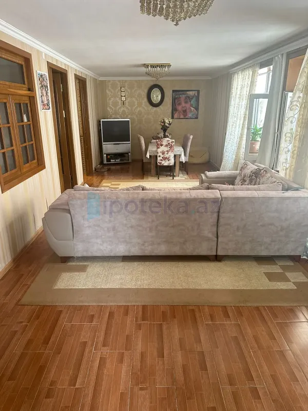 Satılır 6 otaqlı həyət evi 300 m²