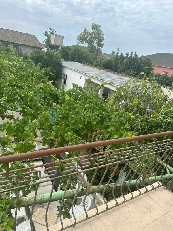Satılır 6 otaqlı həyət evi 300 m²