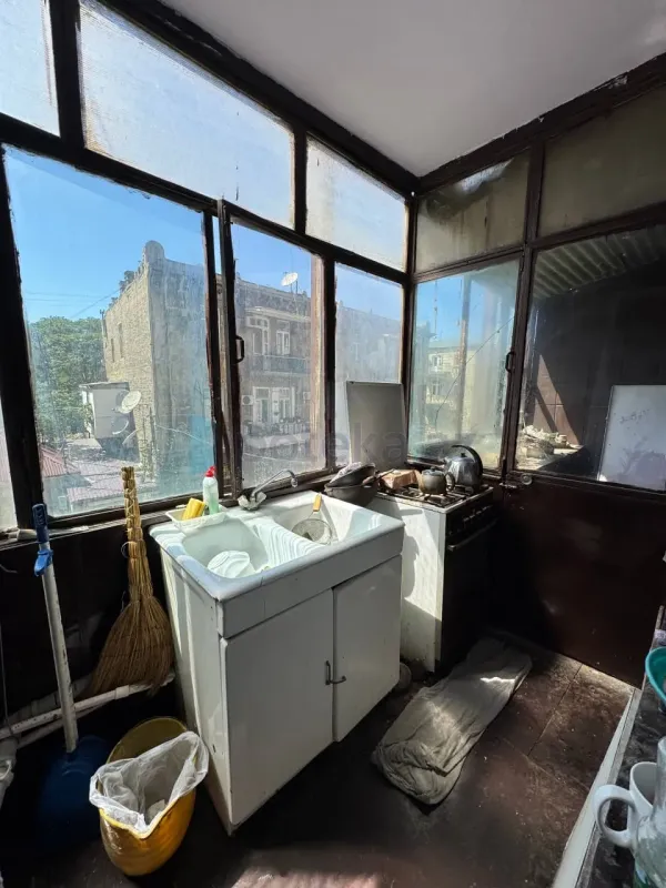 Satılır 3 otaqlı köhnə tikili 75 m²