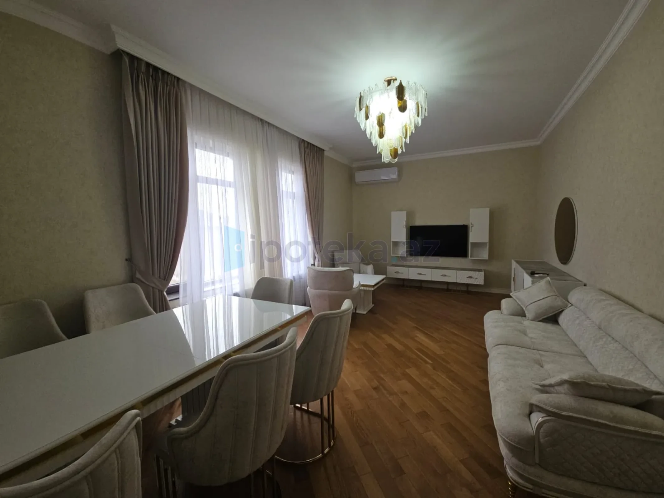 Satılır 5 otaqlı həyət evi 250 m²