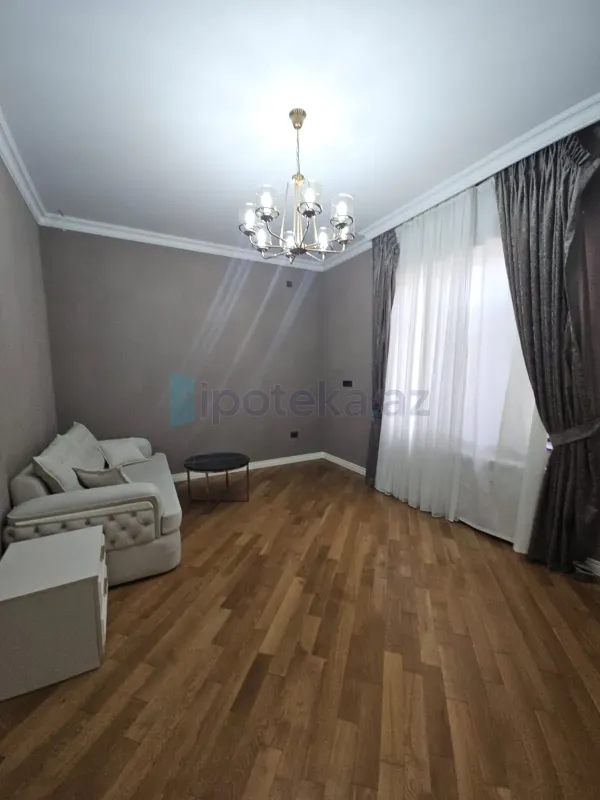 Satılır 5 otaqlı həyət evi 250 m²