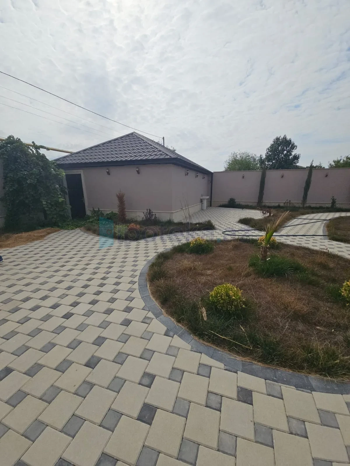 Satılır 5 otaqlı həyət evi 250 m²