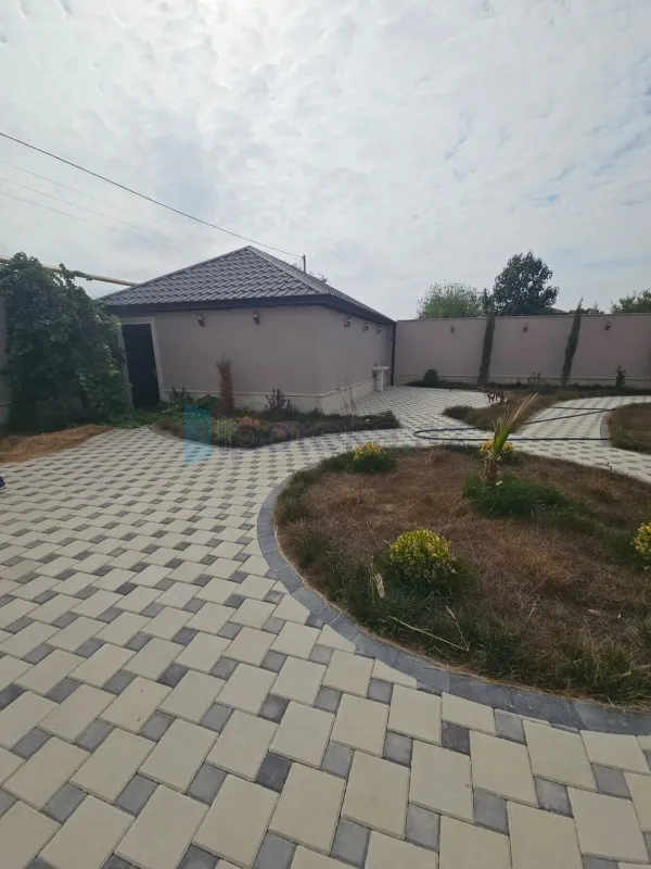 Satılır 5 otaqlı həyət evi 250 m²