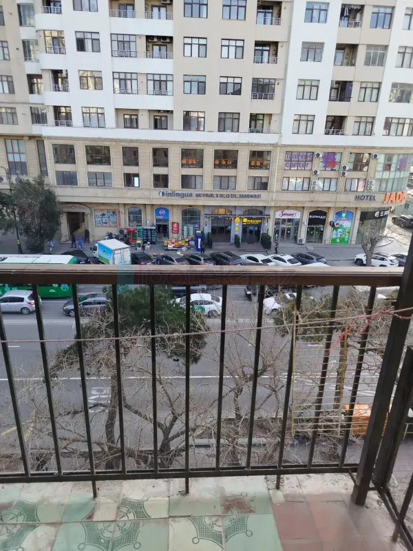 Satılır 2 otaqlı köhnə tikili 52 m²