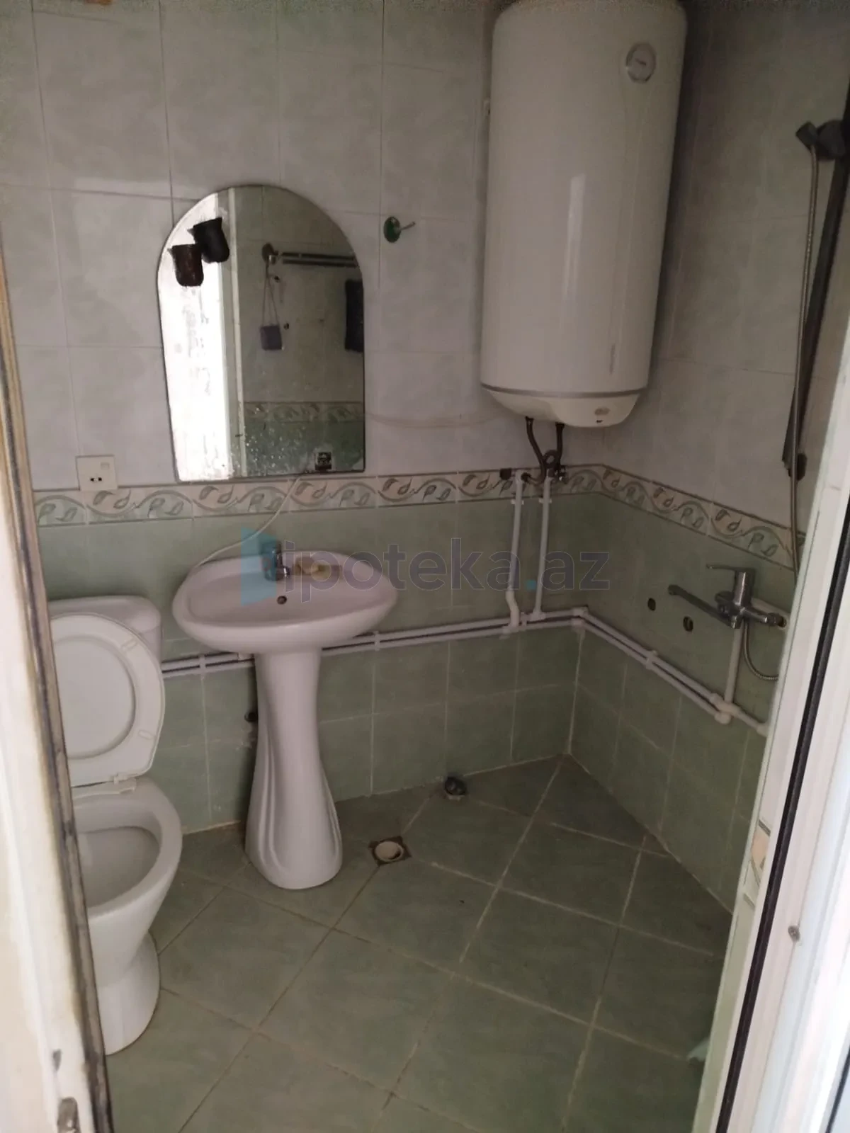 Satılır 2 otaqlı köhnə tikili 52 m²